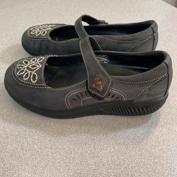 Skechers - shape up Mary Jane shoes. Size 6.5 m - Picture 3 of 11